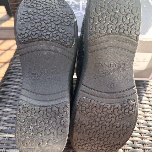 Dansko XP 2.0 Leather Clogs- LIKE NEW - Picture 6 of 7